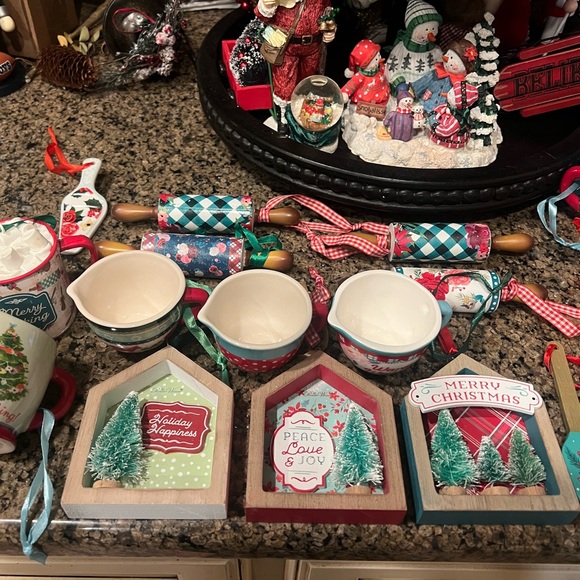 PIONEER WOMAN CHRISTMAS ORNAMENTS - Picture 7 of 7